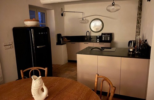 Blauzac House | Mas de village, 3 bedrooms, air conditioning, panoramic view, infinity pool, 6kms from Uzès