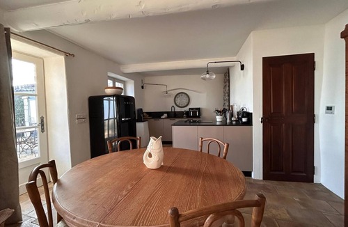 Blauzac House | Mas de village, 3 bedrooms, air conditioning, panoramic view, infinity pool, 6kms from Uzès