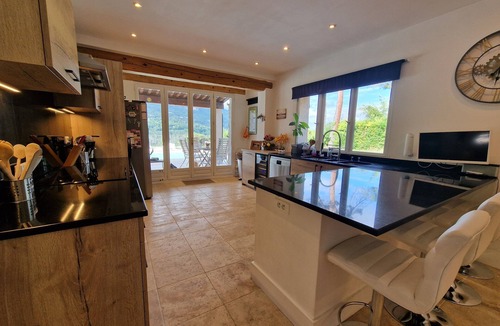 Le Rouret House | Mas des Amis set in Spectacular settings with stunning panoramic views!