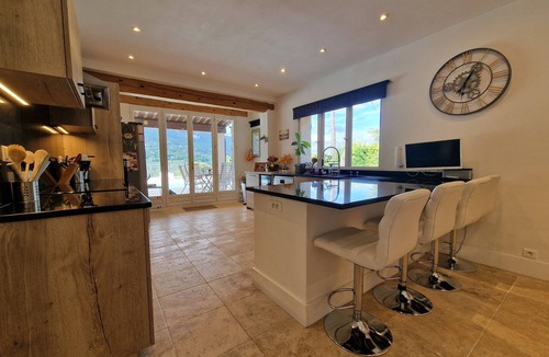 Le Rouret House | Mas des Amis set in Spectacular settings with stunning panoramic views!