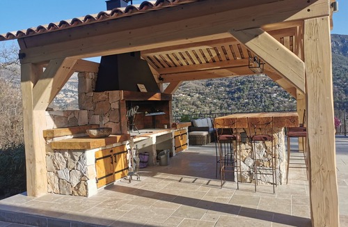 Le Rouret House | Mas des Amis set in Spectacular settings with stunning panoramic views!