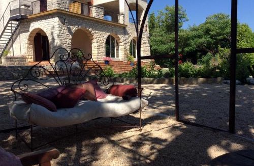 Barjac Apartment | mas des broussonnetiers