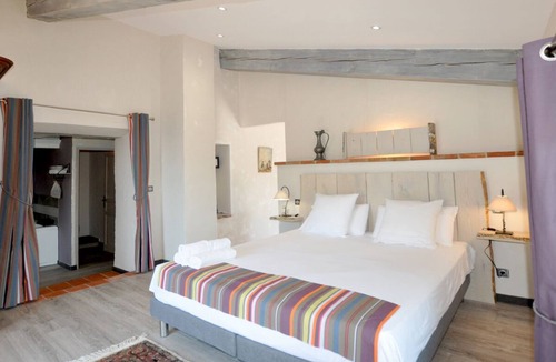 Oms Bed & Breakfast | Mas des Colombes