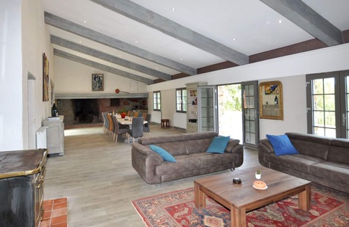 Oms Bed & Breakfast | Mas des Colombes