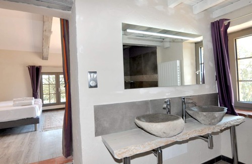 Oms Bed & Breakfast | Mas des Colombes