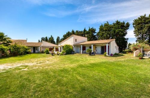Saintes-Maries-de-la-Mer House | Mas des Cypres - Mazet 7