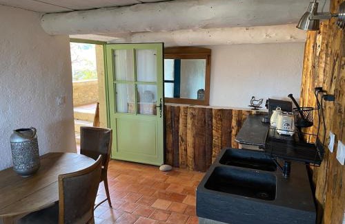 Sabran Apartment | Mas des Pelissiers Chambre 1 & Table d'hote