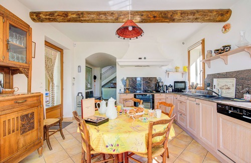 Cucuron House | Mas du Perussier * – 11 guests, private 5x11 m swimming pool, South Luberon