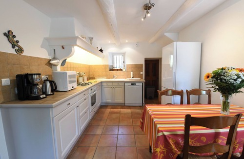 Cucuron House | Mas du Perussier * – 11 guests, private 5x11 m swimming pool, South Luberon