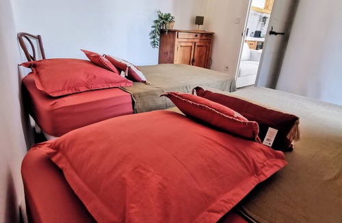 Meynes Other | Mas en pierre, piscine et jardin privés, 2ch, 5 pers, 10min du Pont du Gard