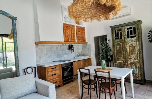 Meynes Other | Mas en pierre, piscine et jardin privés, 2ch, 5 pers, 10min du Pont du Gard