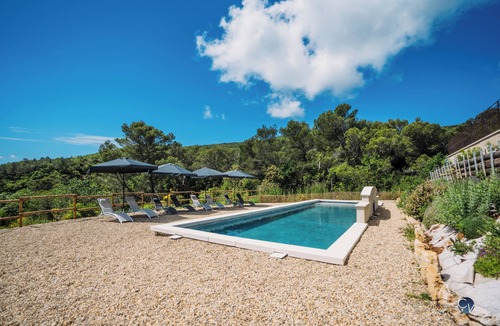 Saint-Christol-de-Rodieres Villa | Mas Provençal Entre Vignes et Bois, un Écrin de Tranquilité
