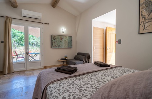 Lourmarin Bed & Breakfast | Mas La Cheneraie