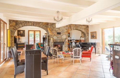 Oms Bed & Breakfast | Mas la Marchette