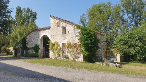 Montcuq-en-Quercy-Blanc Apartment | Mas Labrugade