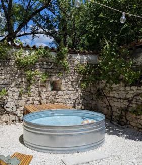 Montcuq-en-Quercy-Blanc Apartment | Mas Labrugade