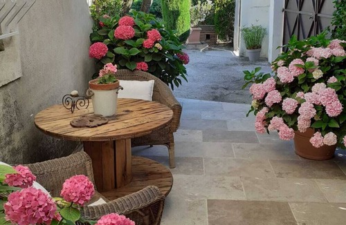 Caumont-sur-Durance Bed & Breakfast | Mas le Pré du May