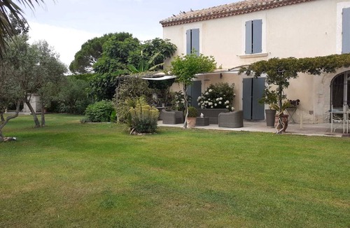 Caumont-sur-Durance Bed & Breakfast | Mas le Pré du May