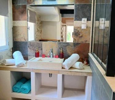 Saint-Etienne-du-Gres Bed & Breakfast | Mas Leblanc des Alpilles