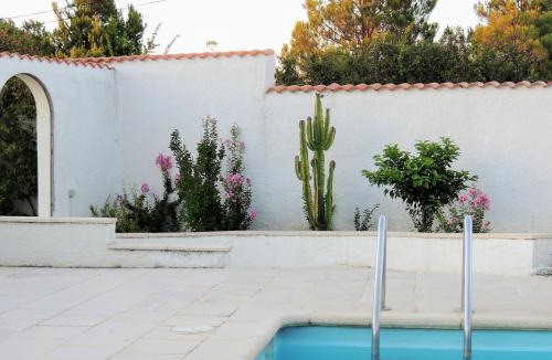 Montesquieu-des-Alberes House | Mas Les Romarins