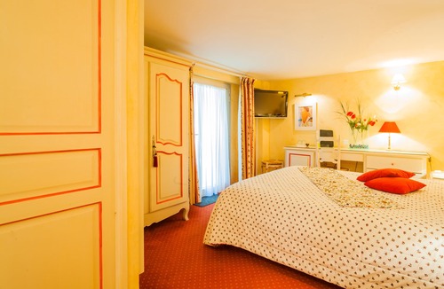 Marguerittes Hotel | MAS PROVENCAL GREAT PEACE OF THE COUNTRYSIDE