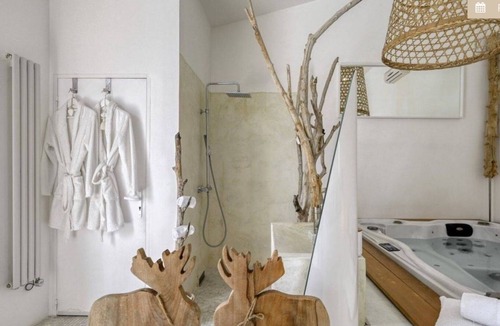 Saint-Laurent-d'Aigouze Bed & Breakfast | Mas Sainte Marie - Private Hot Tub Suites