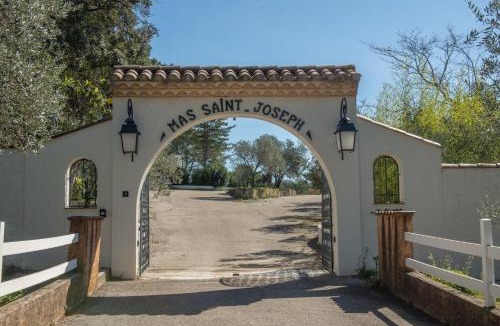 Bellegarde House | Mas Saint-Gilles Pool & Tennis