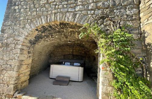 Saint-Just-et-Vacquieres House | Mas SOGUSTHENNA