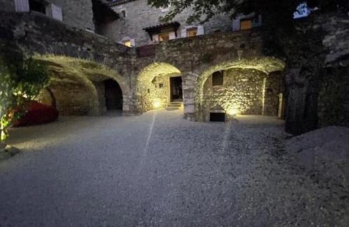 Saint-Just-et-Vacquieres House | Mas SOGUSTHENNA