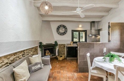 Pedrinya House | Mas Tarres La Olivera: Pool, Rural Retreat, Garden, Wifi, Girona Costa Brava