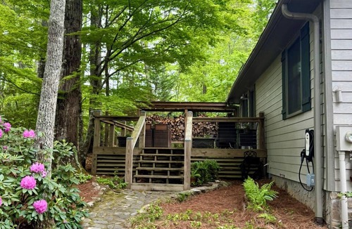 Lakemont House | Mashburn Mountain Lodge - SPA · River & Blue Ridge Views · Near Lake Rabun-EV