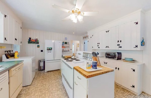 Mashpee Cottage | Mashpee Heaven Lake front