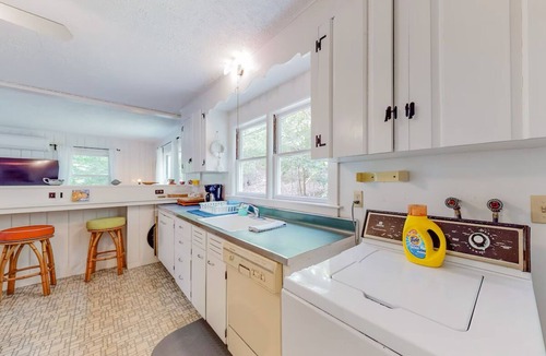 Mashpee Cottage | Mashpee Heaven Lake front