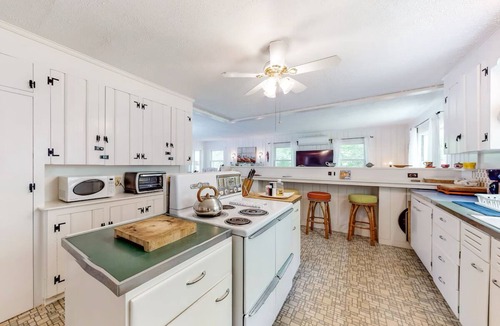 Mashpee Cottage | Mashpee Heaven Lake front