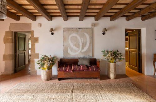 Bescano House | Masia elegant amb jardí i piscina