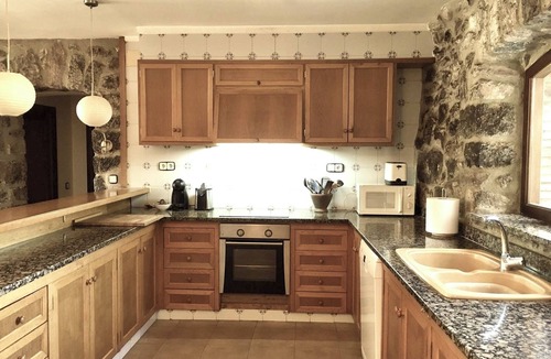 Boadella i les Escaules House | Masia in secluded location with swimming pool - space for 8 guests