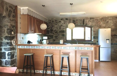 Boadella i les Escaules House | Masia in secluded location with swimming pool - space for 8 guests