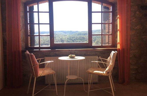 Boadella i les Escaules House | Masia in secluded location with swimming pool - space for 8 guests