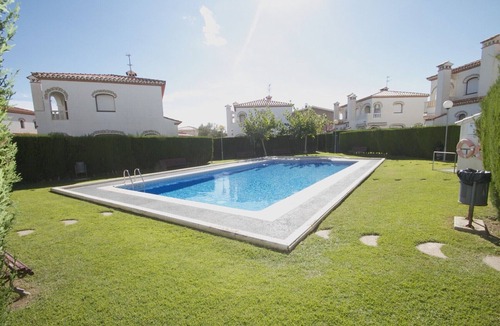 Miami Platja Ski Chalet | MASIA2 adosado jardín privado, BBQ y piscina comun