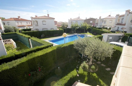Miami Platja Ski Chalet | MASIA2 adosado jardín privado, BBQ y piscina comun