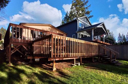 Grapeview House | Mason Lake waterfront home with private dock