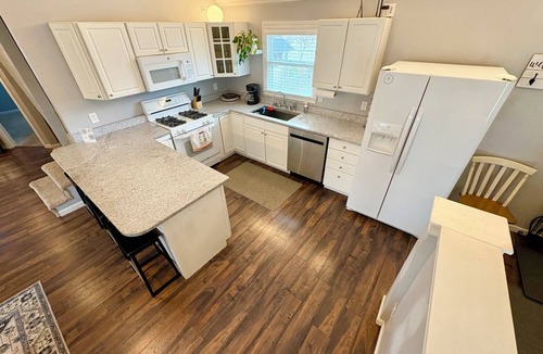 Chatham-Arch Apartment | Mass Ave & Bottleworks + Garage parking