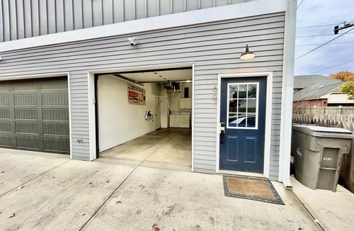 Chatham-Arch Apartment | Mass Ave & Bottleworks + Garage parking