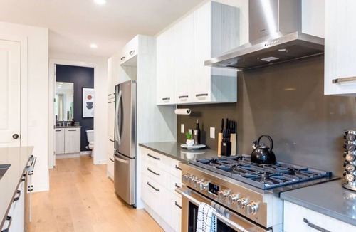 Govalle House | Massive 10BR Compound—6 Min to Downtown Austin