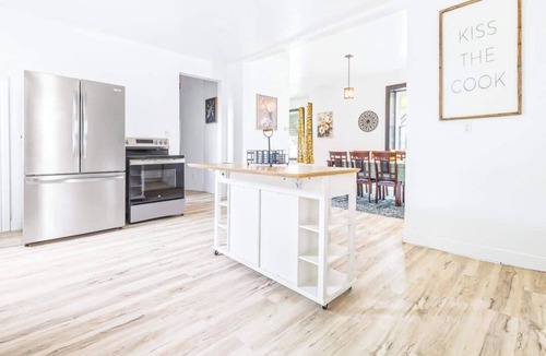 Niagara Falls House | Massive 11BR Home Ideal for Reunions