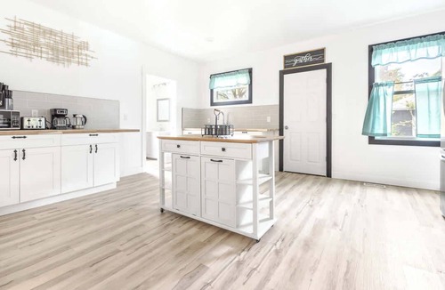 Niagara Falls House | Massive 11BR Home Ideal for Reunions