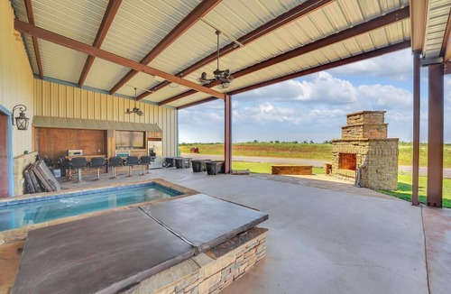 Elk City House | Massive 17,000 sqft 7-bedroom barn in beautiful Elk City.