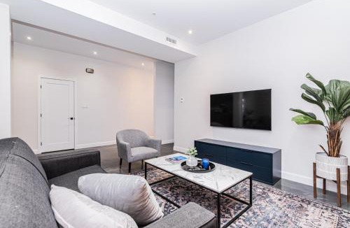 Plateau Mont Royal Apartment | Massive 3 bedroom apartment in the hearth of Le Plateau by DenStays