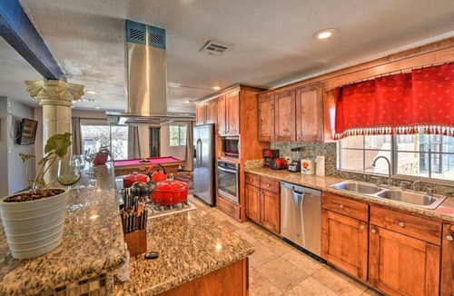 Glen Heather Estates House | Massive 3 bedroom close to the strip!