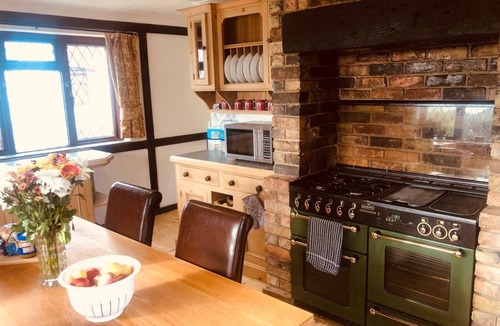 Yaxley House | Massive 4 bed with countryside views in Peterborough